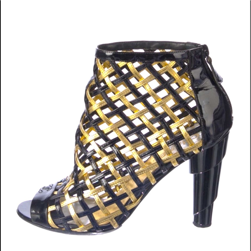 CHANEL interlock CC patent leather cage pumps - Picture 8 of 8